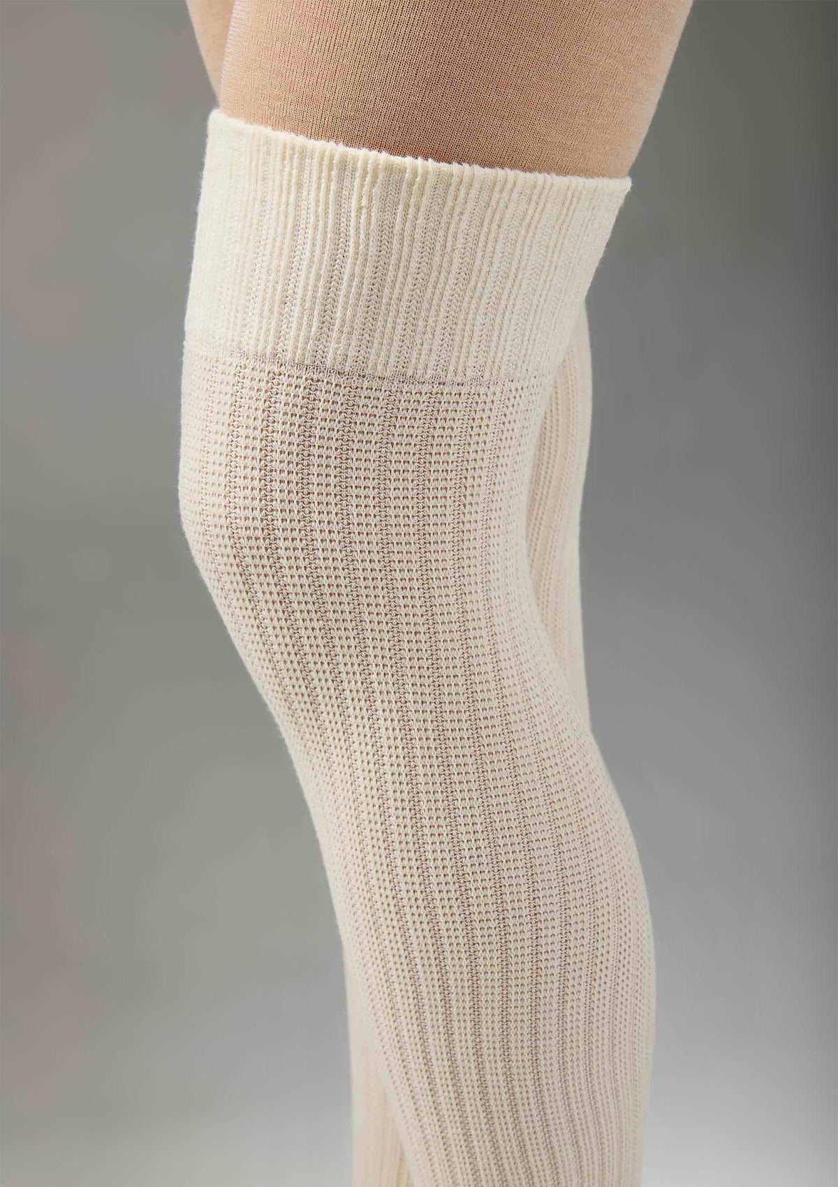 Zakolanówki damskie Legs L1946 Rib bawełniane, prążkowane, kremowe