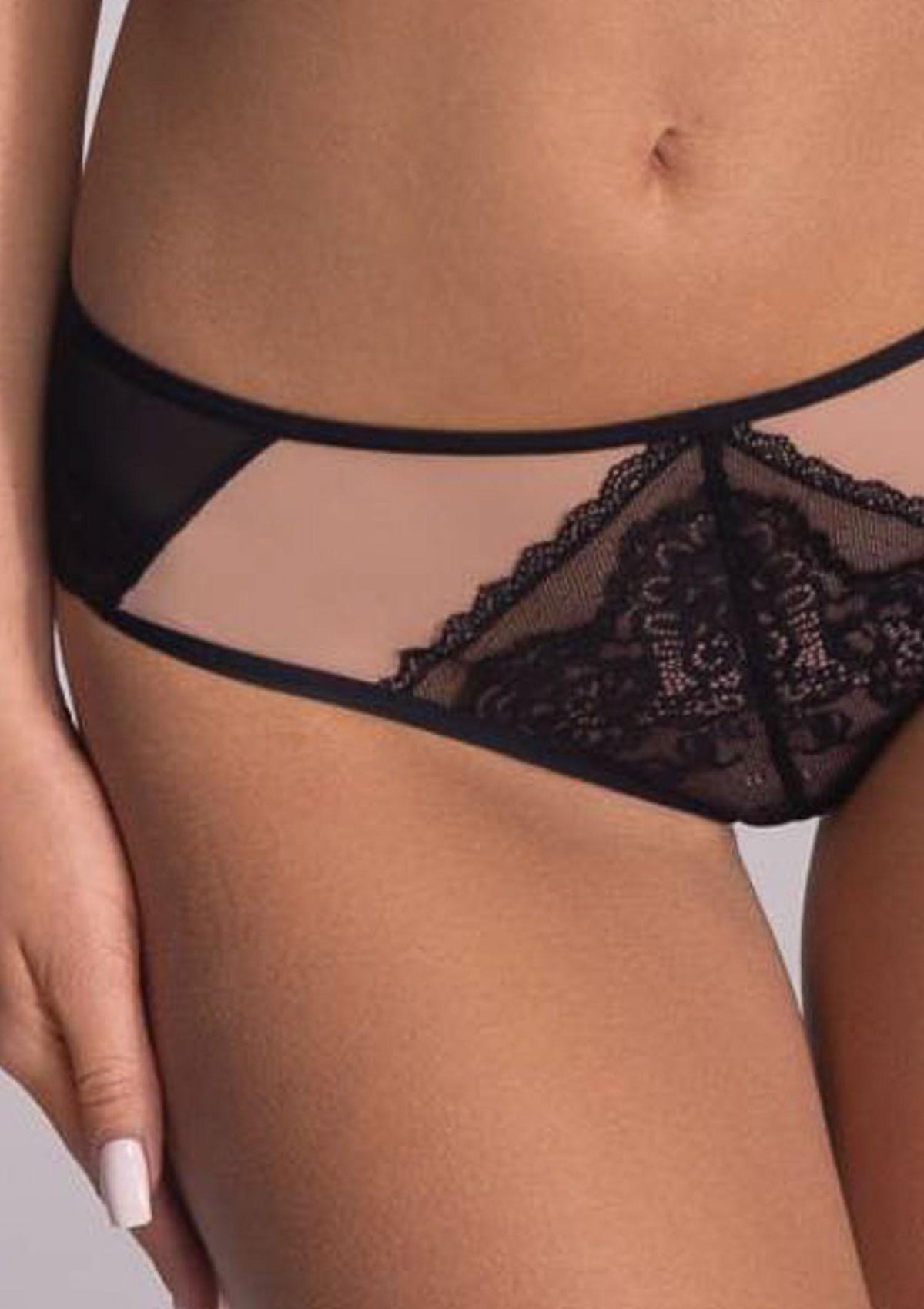 Figi damskie brazyliany Ava Venus 1824 z czarnej koronki i transparentnego tiulu