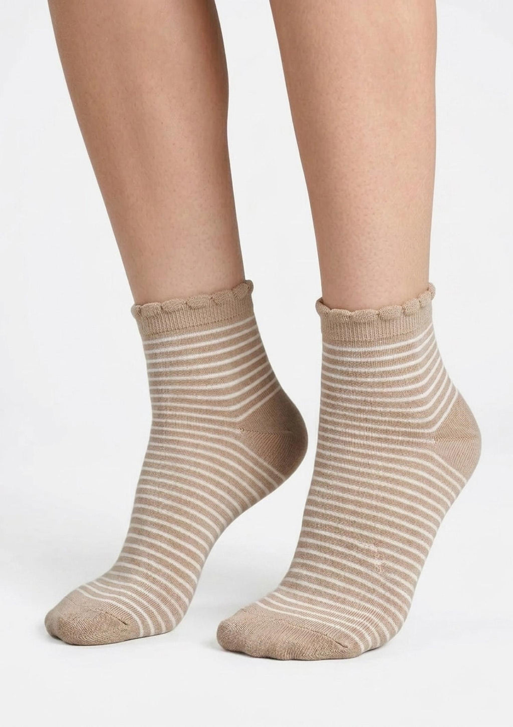 Skarpetki damskie w paseczki z falbanką Scp Stripes Marilyn beżowe