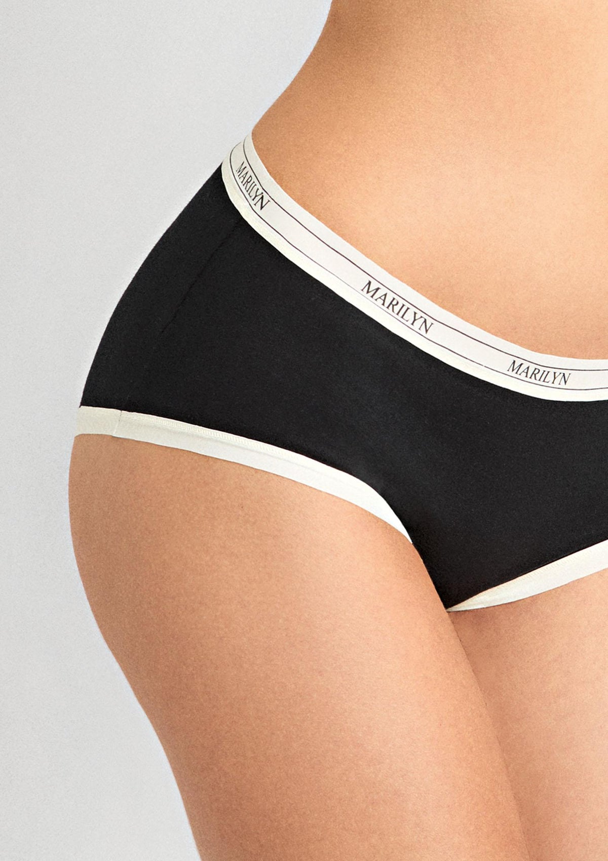 Figi damskie Marilyn Panty Cotton Karen z bawełny organicznej, o pełnym tyle, czarne