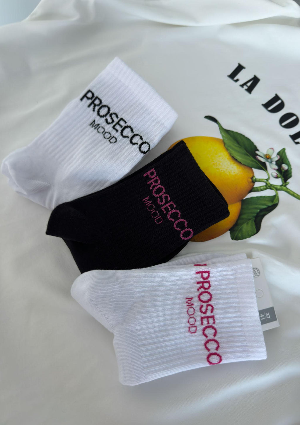 Skarpetki damskie z minimalistycznym różowym napisem Prosecco Mood Milena, za kostkę