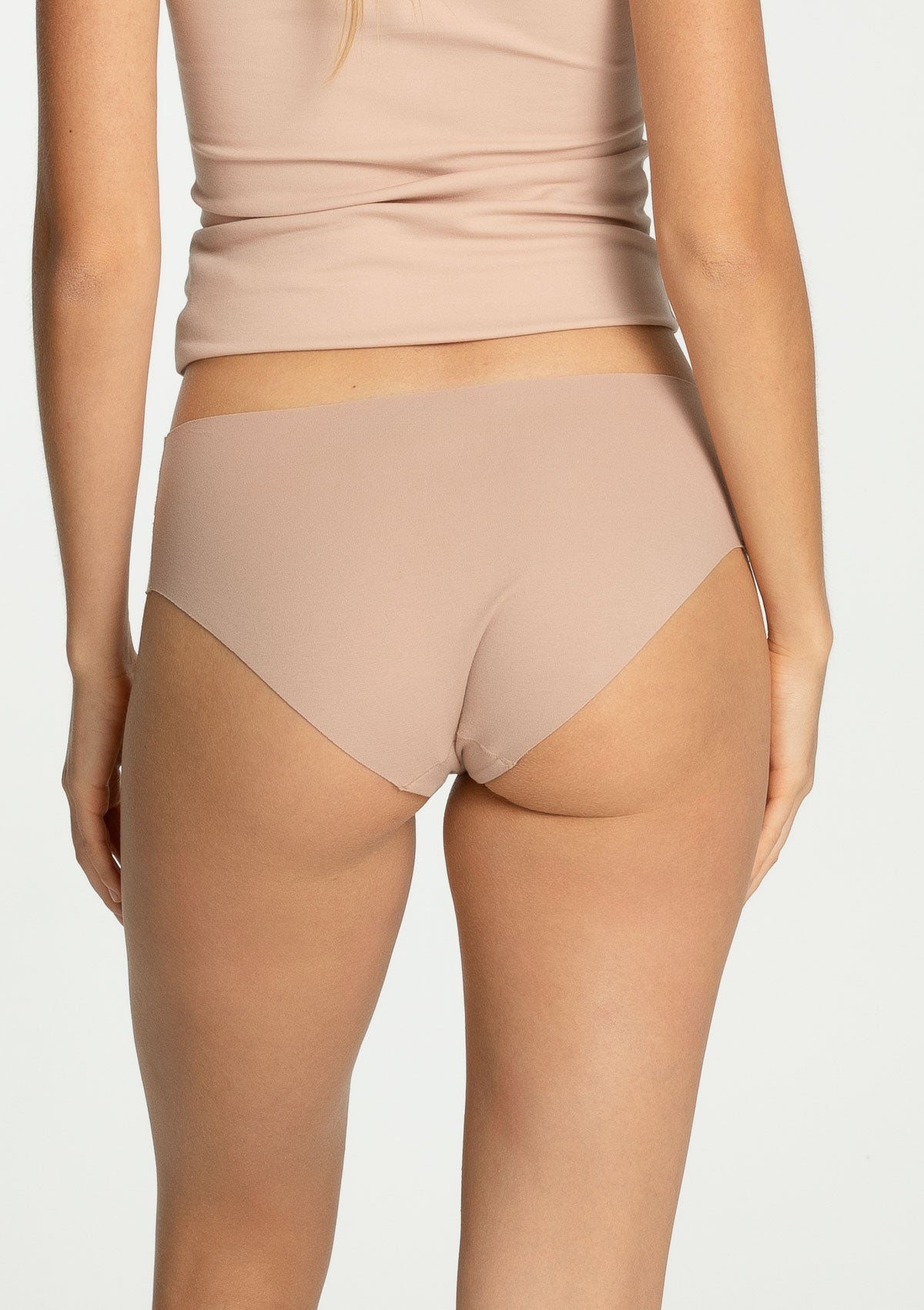 Figi bawełniane bezszwowe z wyższym stanem Cotton Mood Maxi Julimex beżowe