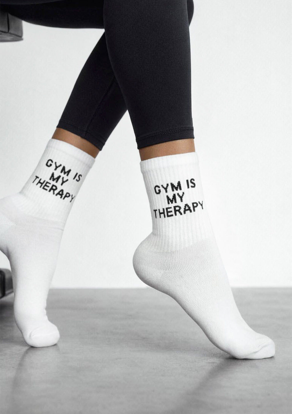 Skarpetki damskie bawełniane z napisem Gym Is My Therapy Milena, białe