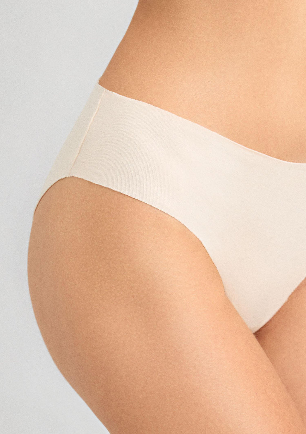 Figi damskie bezszwowe Marilyn Cotton Touch z bawełny organicznej, kremowe