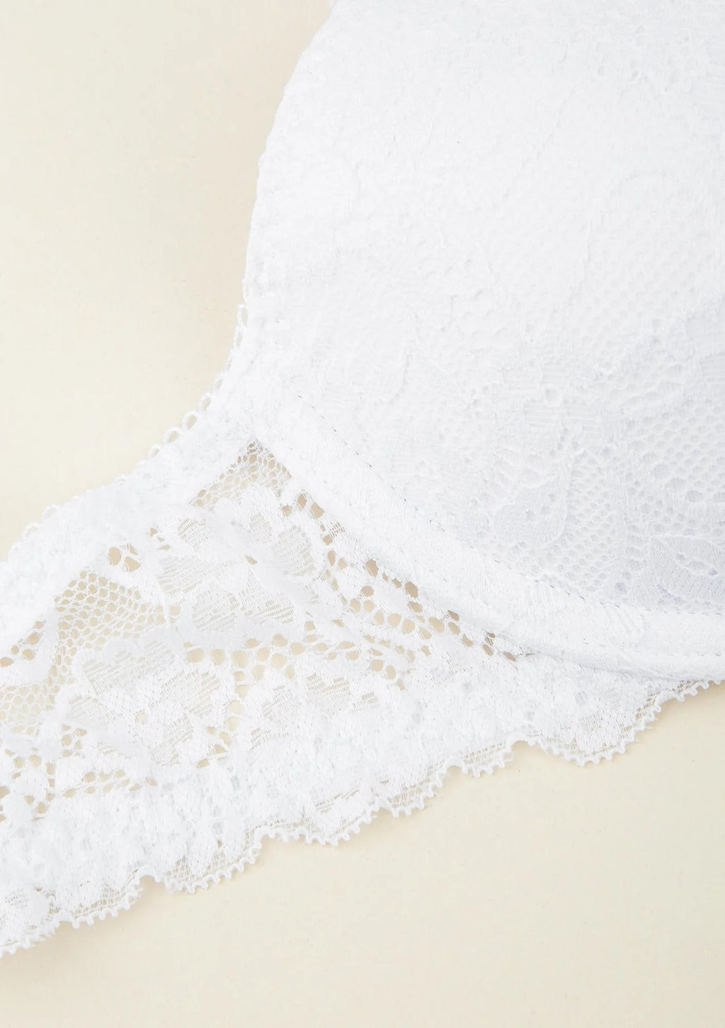 Biustonosz białej Sielei Allure 2674 push-up z białej koronki