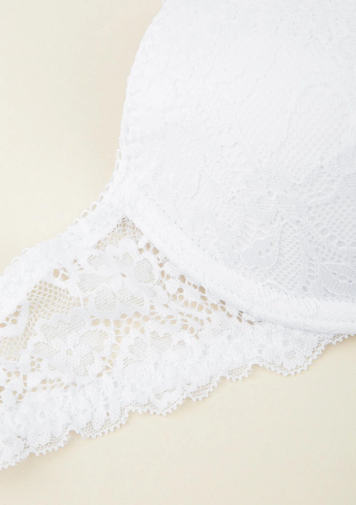 Biustonosz białej Sielei Allure 2674 push-up z białej koronki