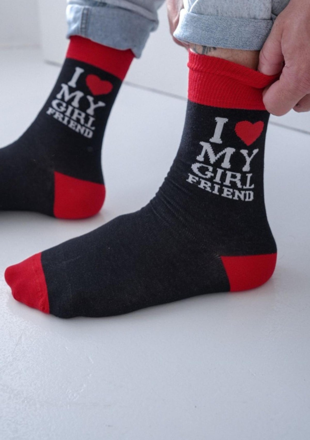 Skarpety walentynkowe męskie z napisem I Love My Girlfriend Milena, czarne