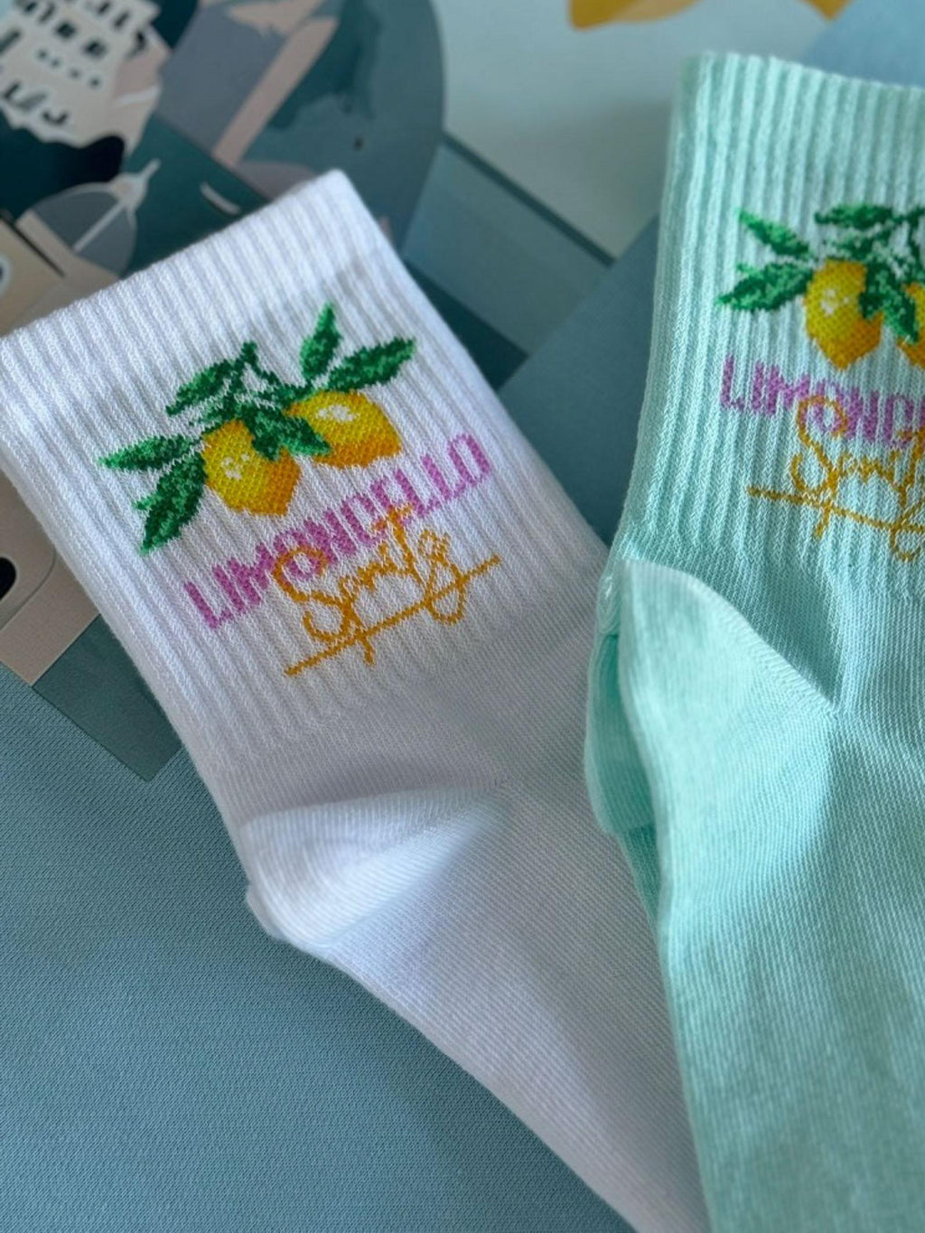 Skarpetki damskie z wakacyjnym napisem Limoncello Spritz Milena, białe, za kostkę