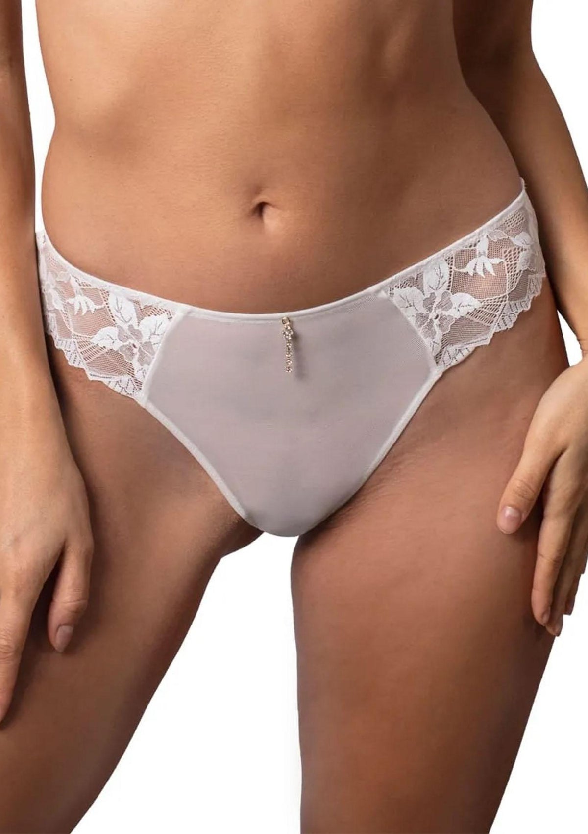 Majtki damskie brazyliany Agio DM-6341 z kwiatową koronką, off white
