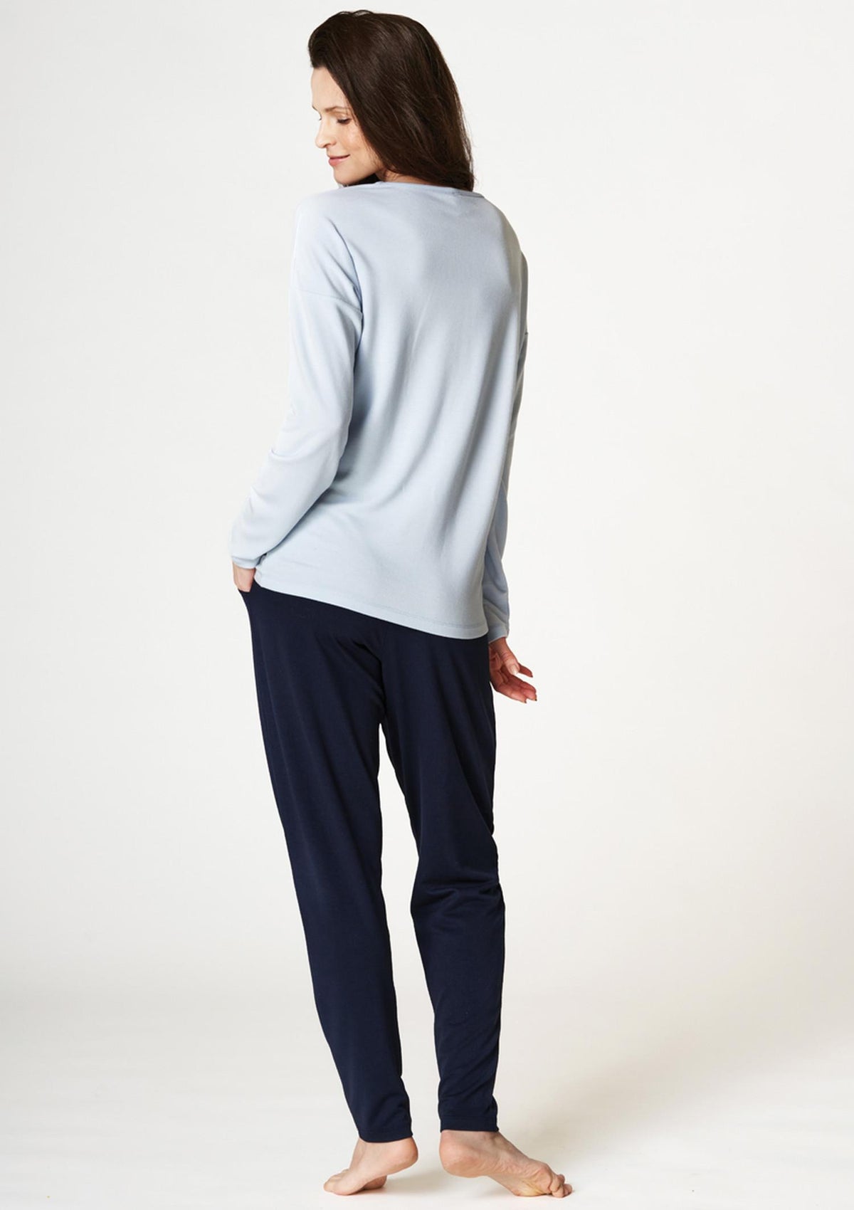 Komplet damski Key Homewear LHS 976 z grafiką czarnego bzu, bluza i spodnie