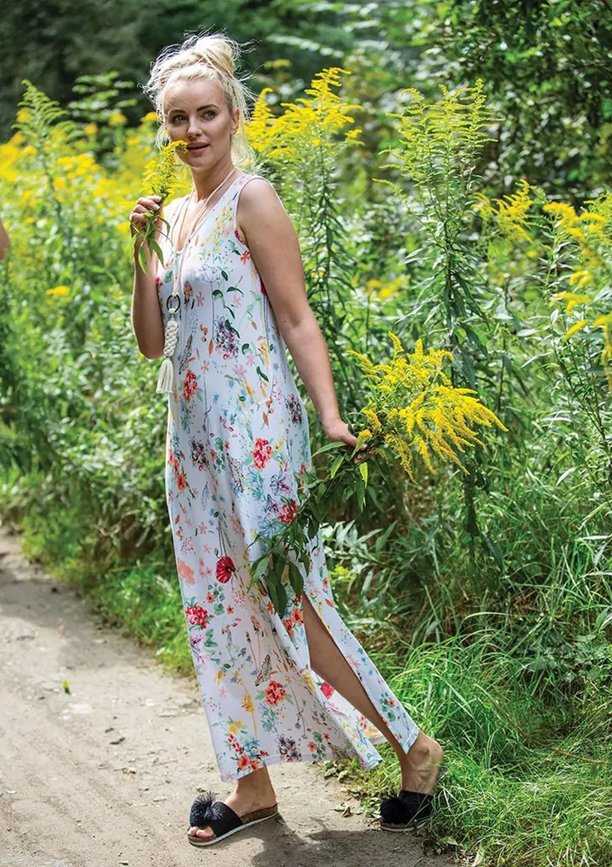 Sukienka damska Homewear LHD 906 1 – długa w polne kwiaty