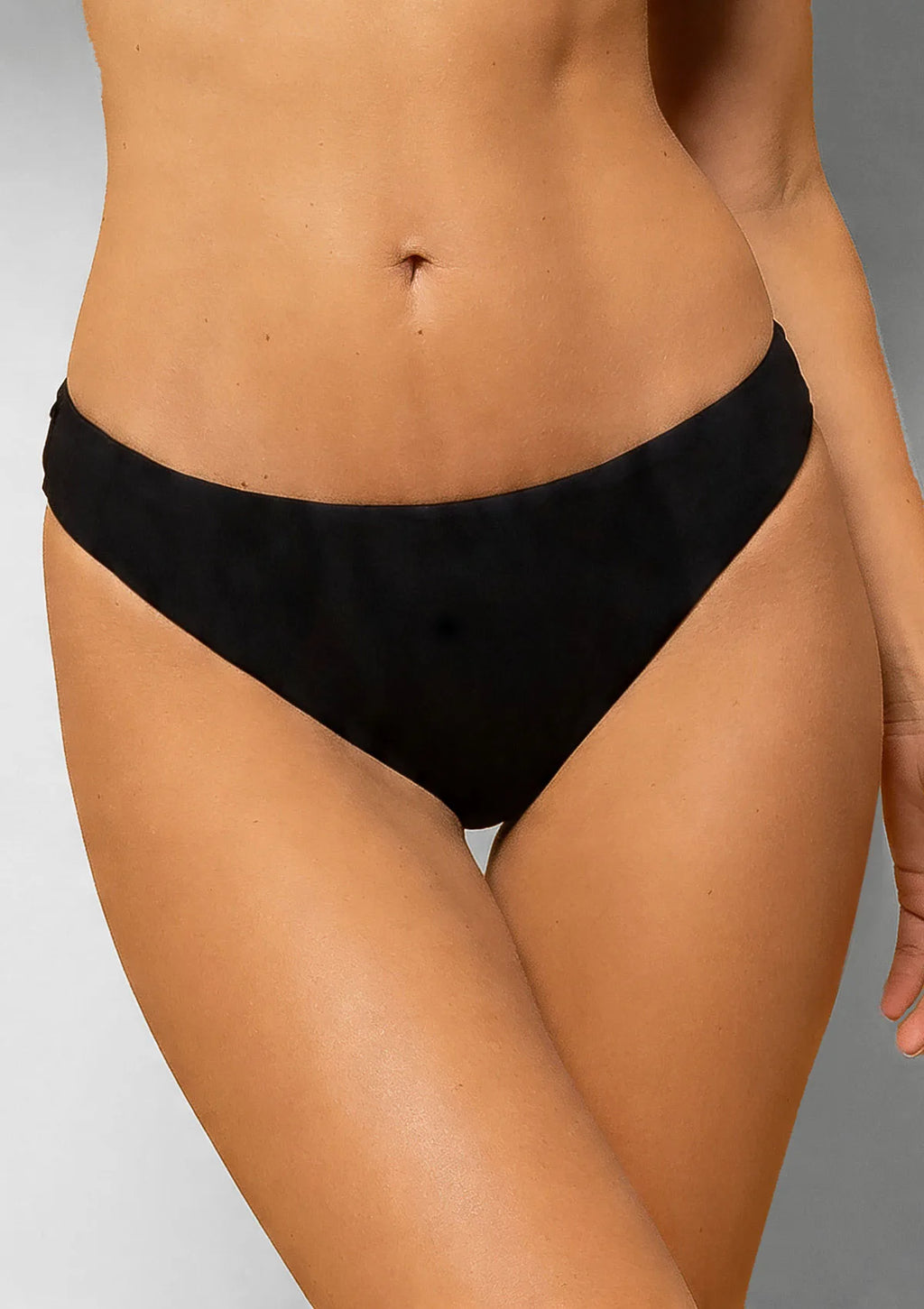 Klasyczny dół bikini Sielei SP63 ze średnim stanem czarny