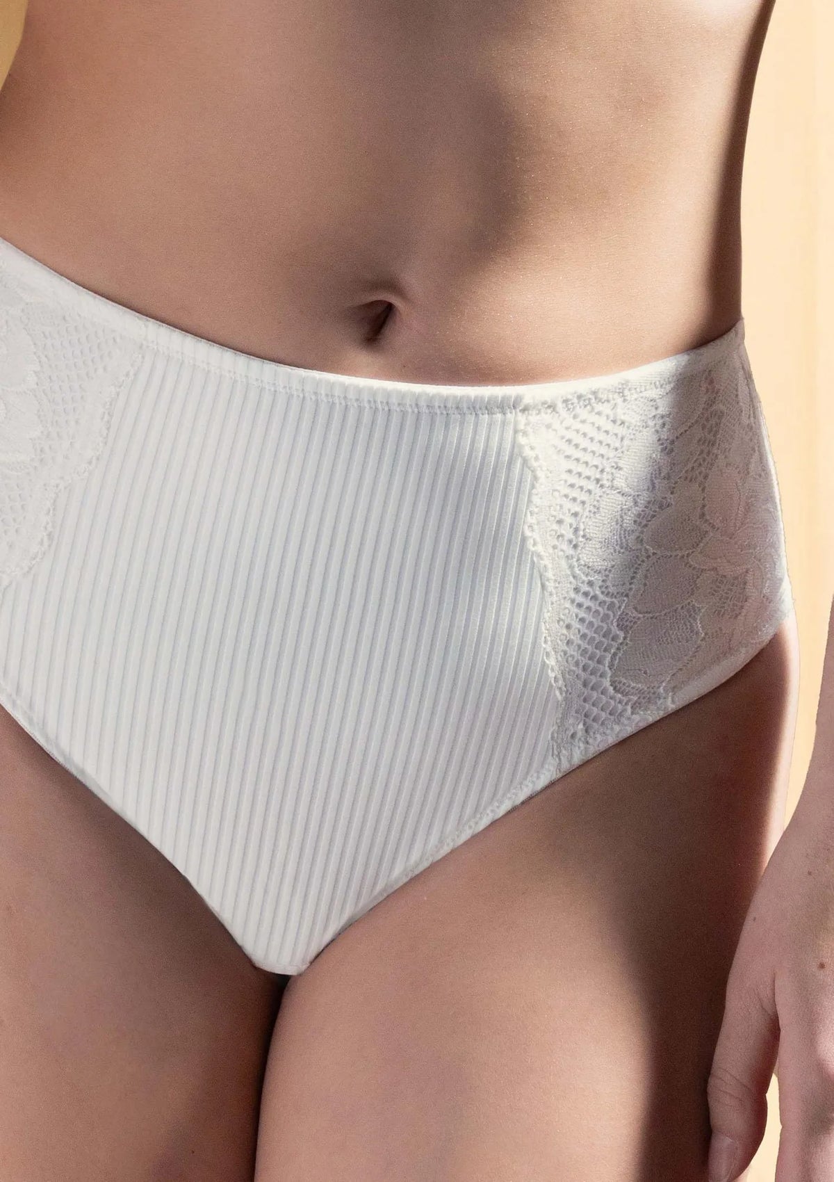 Figi damskie AR39 Verde Veronica białe – modelujące z wysokim stanem