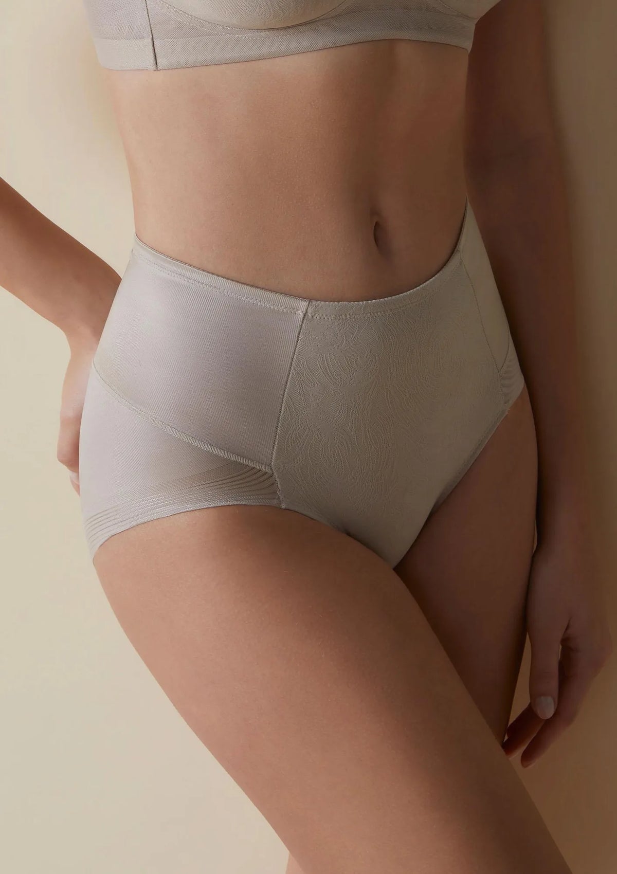 Selene Violeta Faja wysokie figi modelujące beżowe ze wzmocnionym przodem