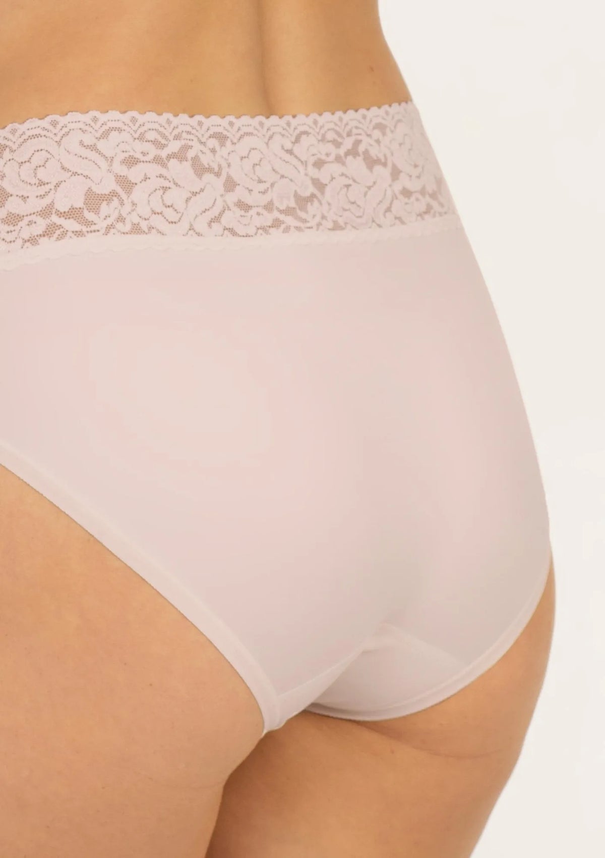 Figi Kleo Magda 3151 pudrowy z mikrofibry z szeroką koronką w pasie