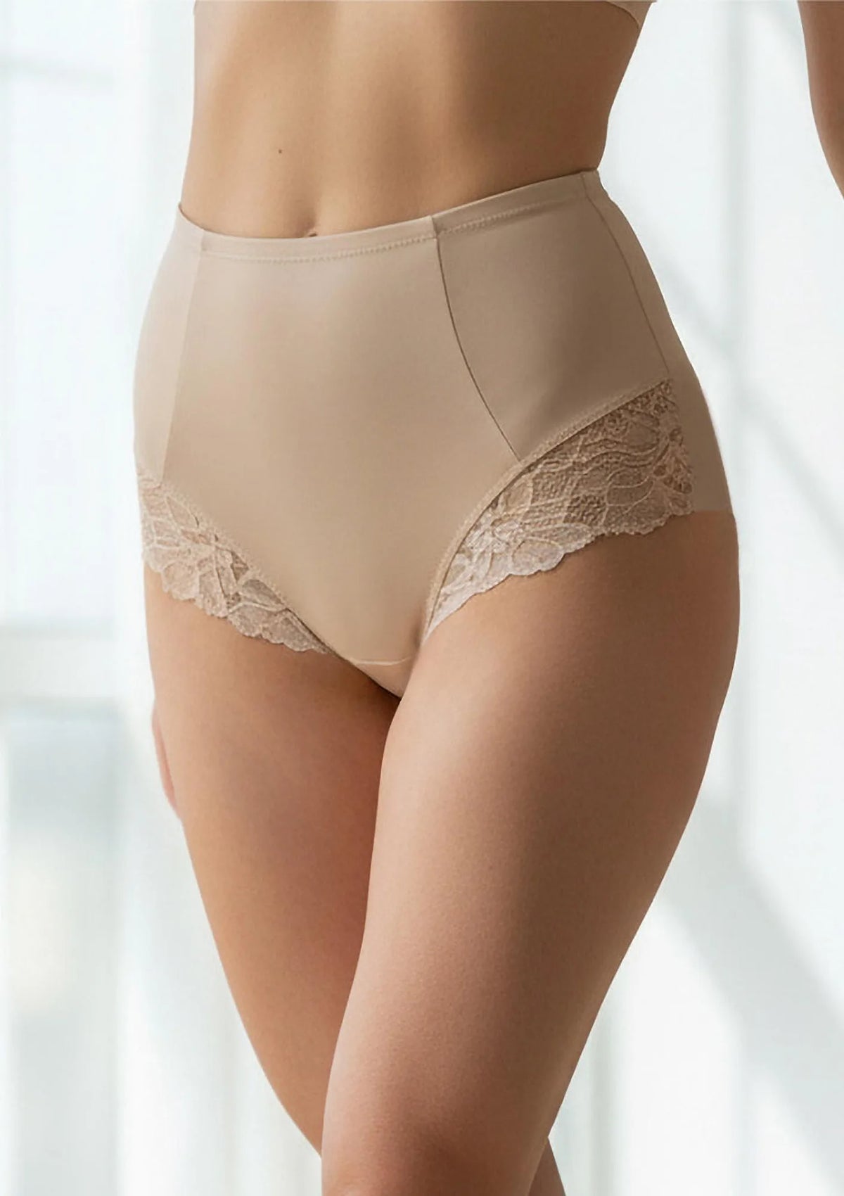 Infiore Perla figi modelujące z wysokim stanem i koronką beżowe