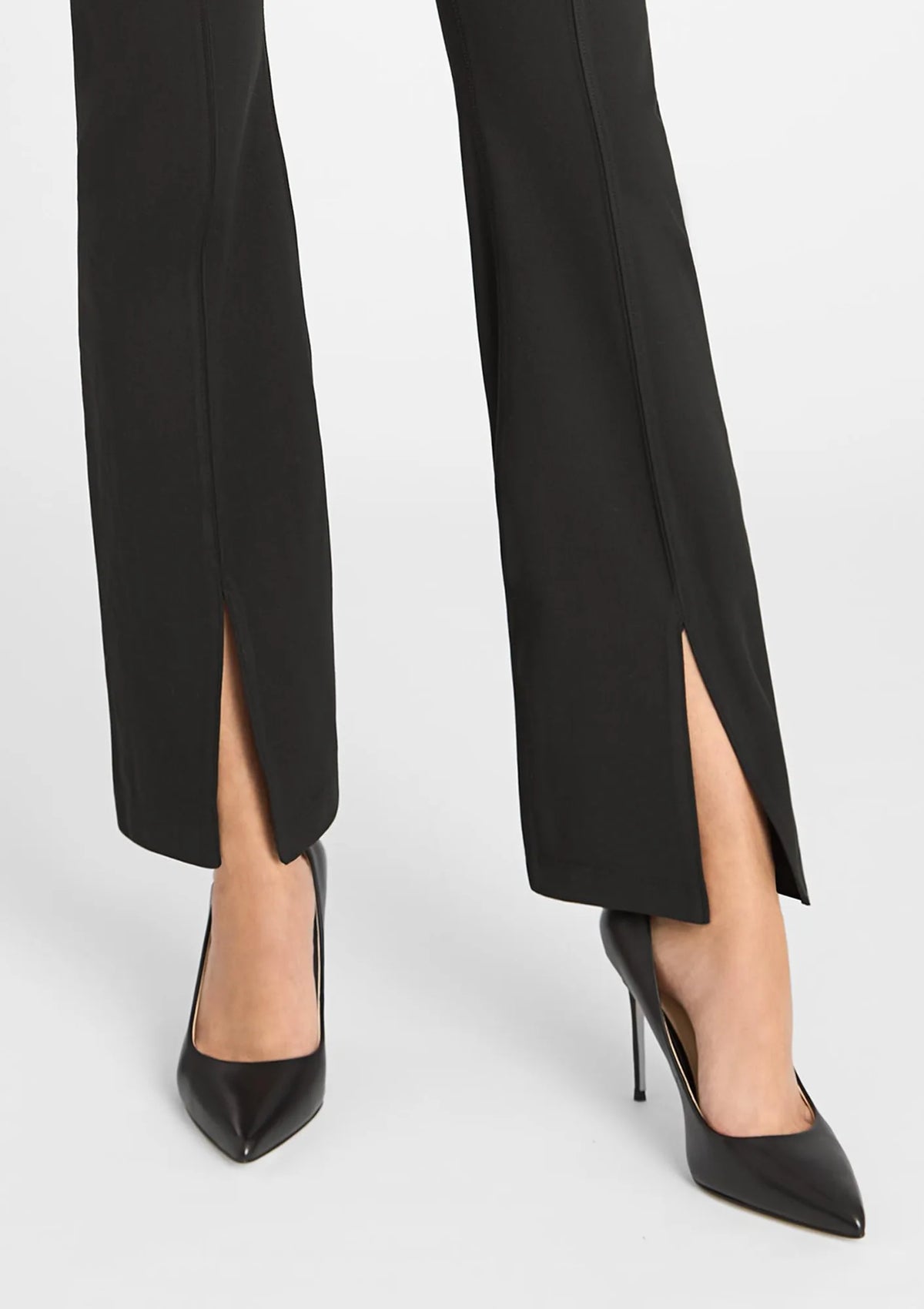 853 Flared Marilyn: legginsy damskie czarne z efektownym rozcięciem
