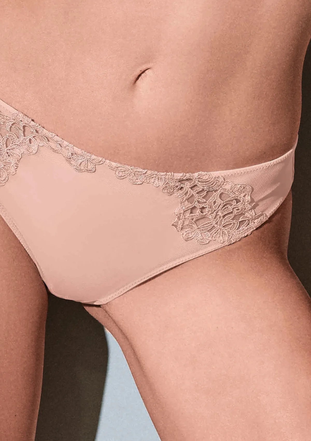 Lormar Chanson 4282 brazyliany damskie pudrowy z haftem na tiulu