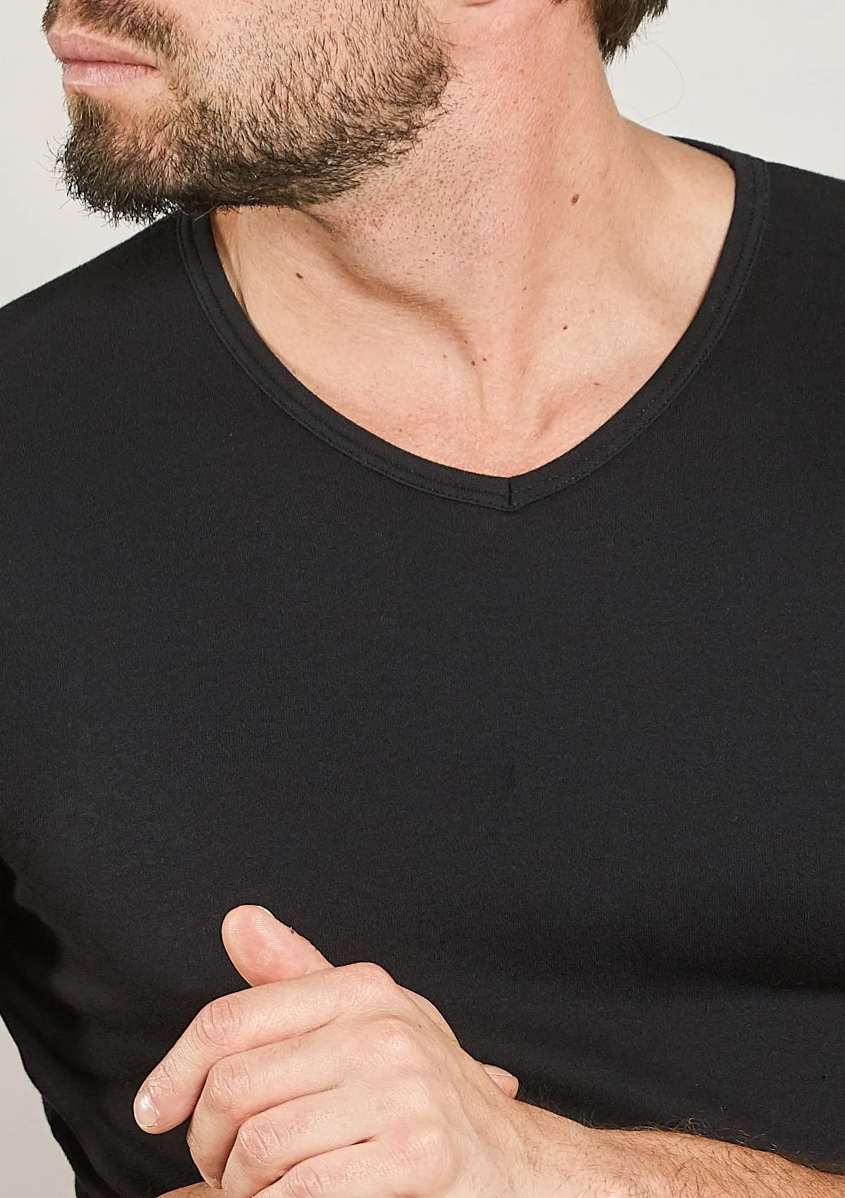 Kappa K1316 t-shirt męski z grubszej bawełny z dekoltem w serek czarny