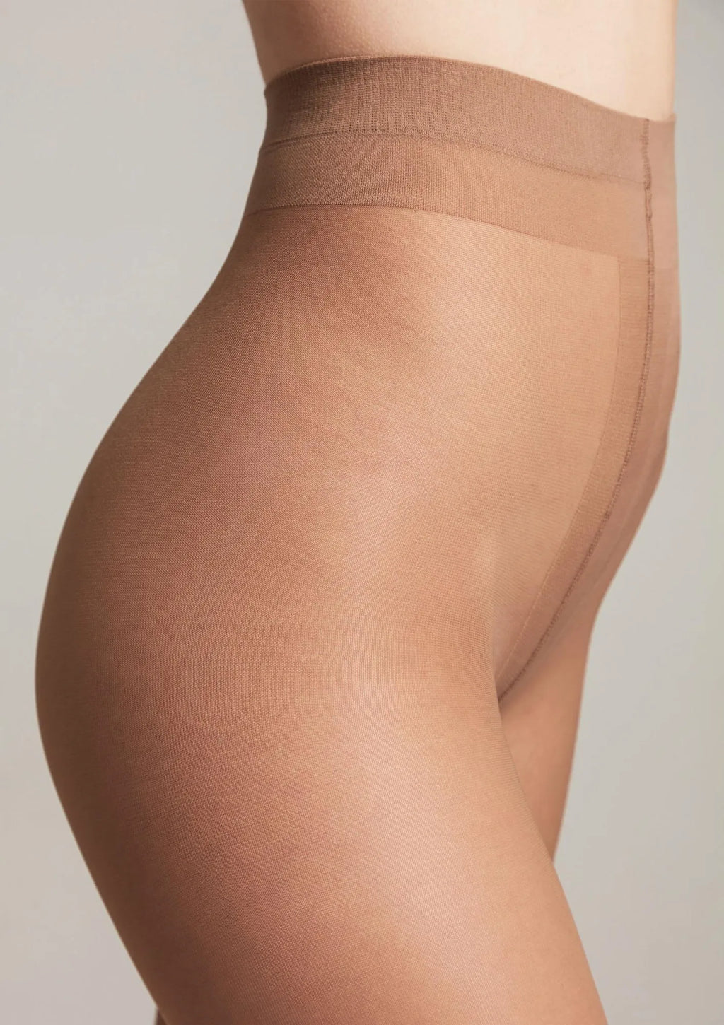Brązowe rajstopy Conte Prestige 40 z Lycrą, jedwabisty efekt