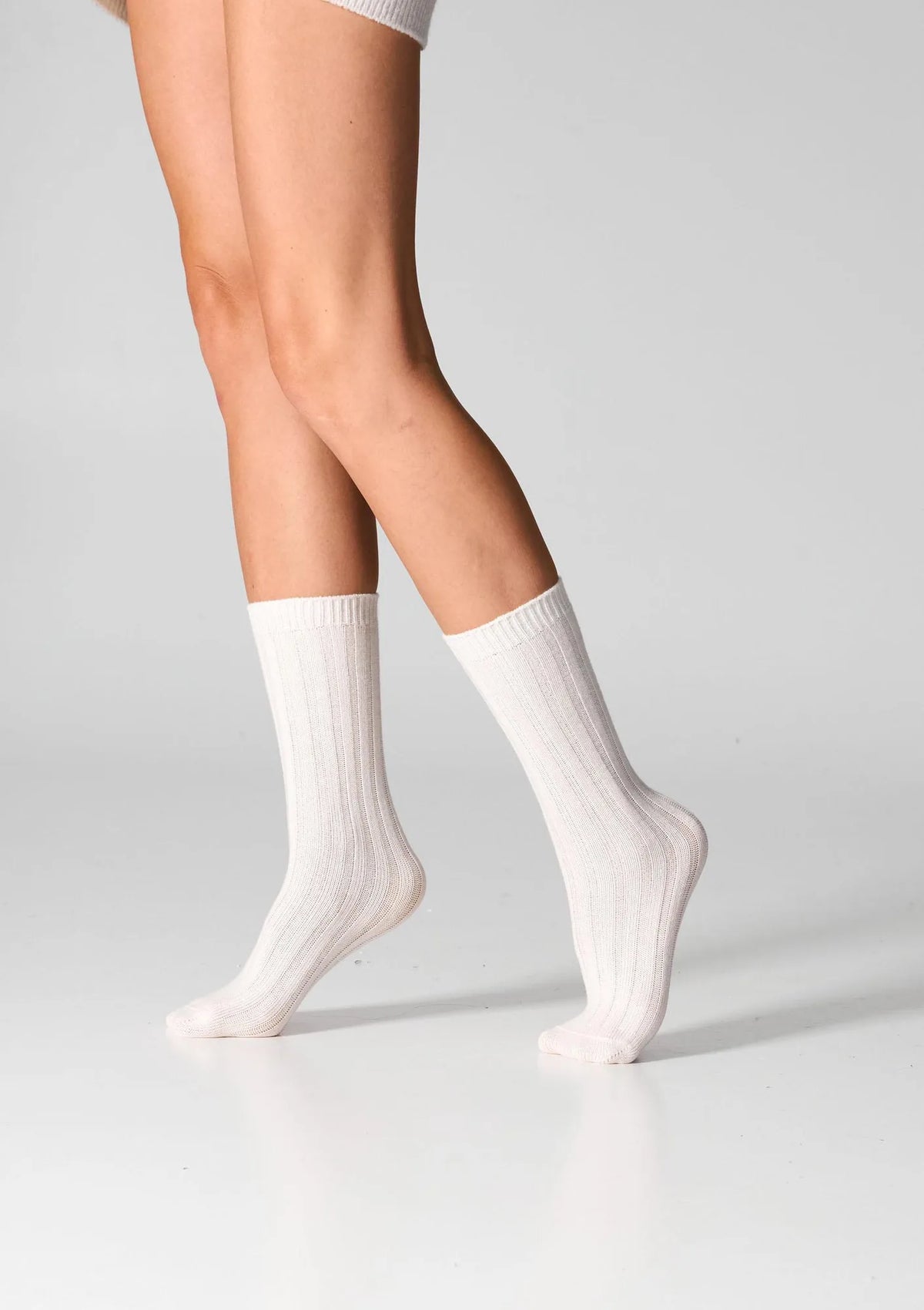 Legs W22 Angora Rabbit skarpetki z angorą, 2 pary białe