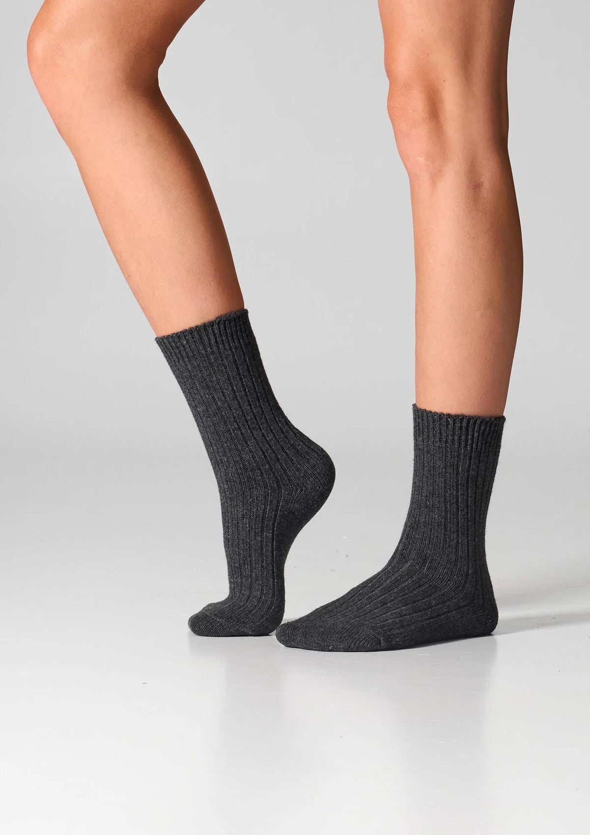 Legs SCM26 skarpetki damskie z merynosem i kaszmirem szare