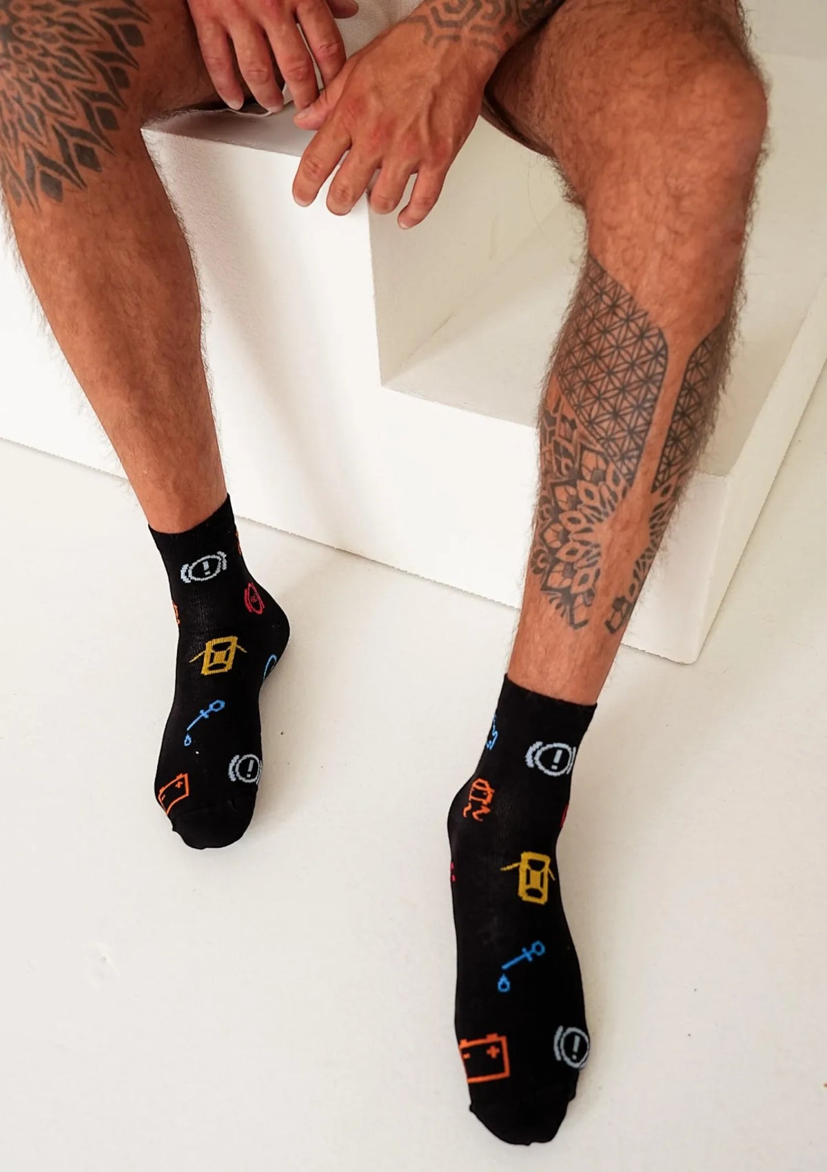 Milena Avangard skarpetki męskie z kolorowymi ikonkami