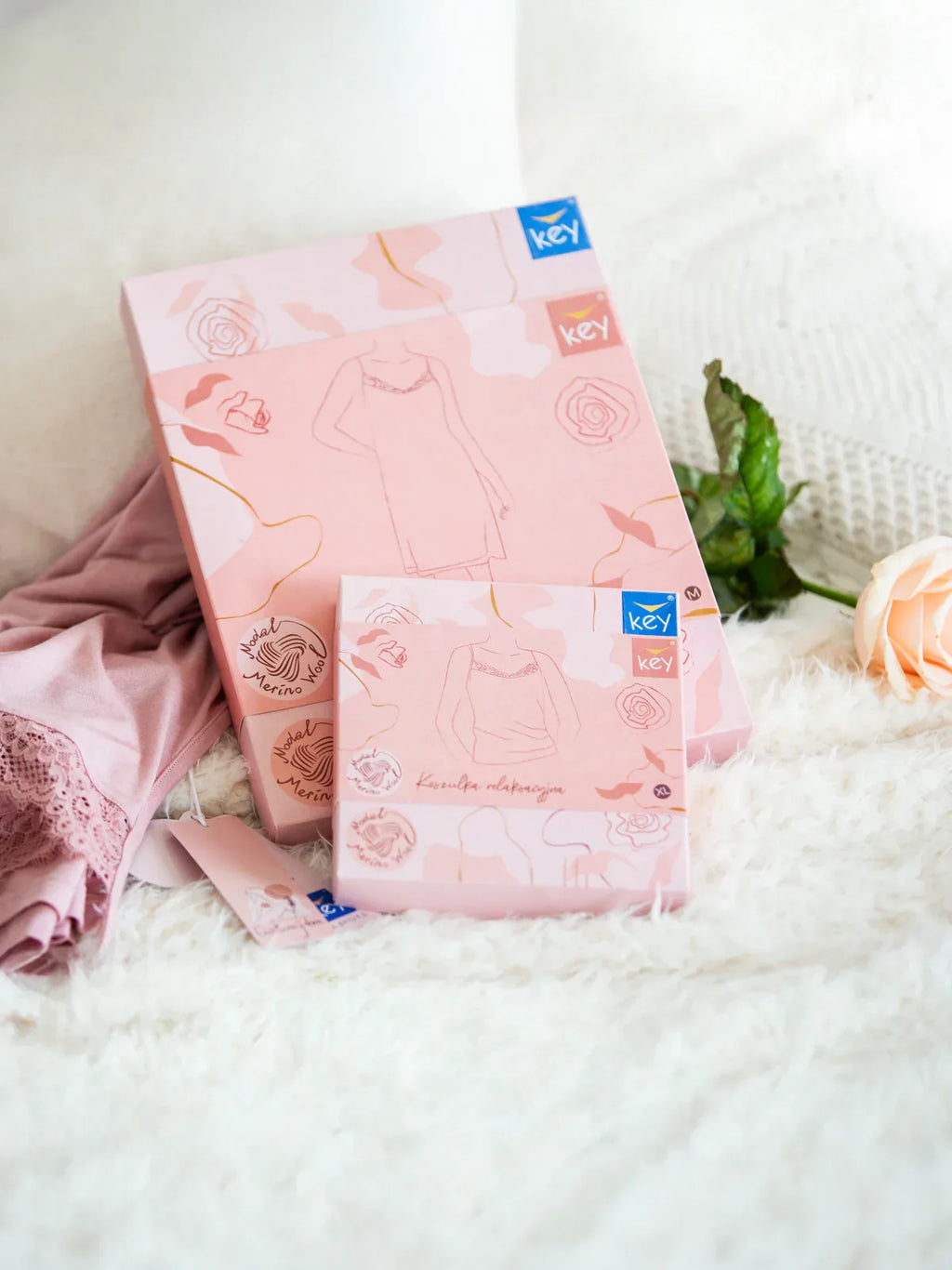 Top Key LVW 129 na ramiączkach z modalu i merino, z koronką