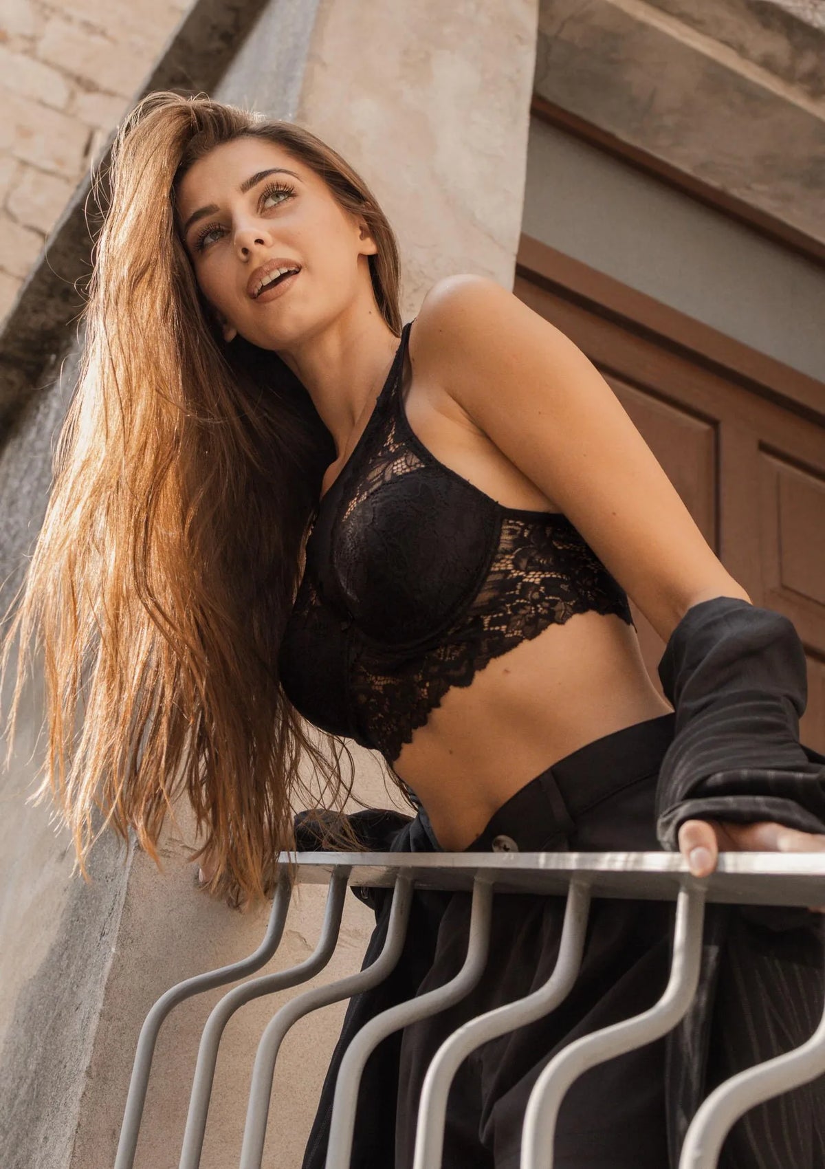Lormar Star Top top koronkowy z biustonoszem czarny